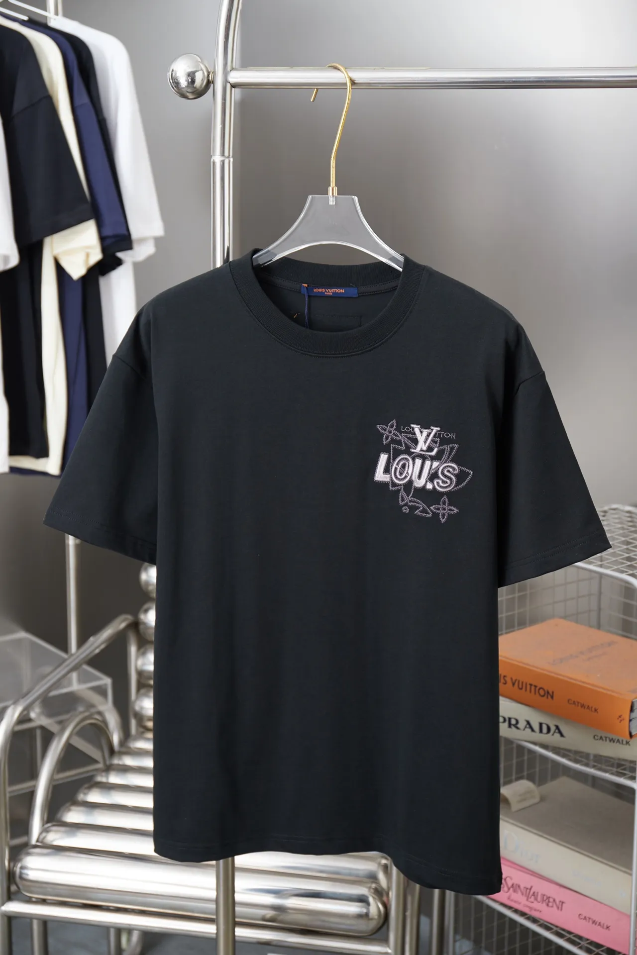 🅿️180 1V 25SS early spring new style short sleeves with embroidered letters, light luxury, a must-have item for daily commuting for men and women, correct version, welcome to compare, detailed features · 320g 100% pure cotton double yarn jersey fabric · Custom dyed in the same cylinder, special thickening 32 pieces, double-strand 1X1 thread · Imported Tajima machine embroidery with various techniques to embroider the letter logo · Double needle stitching across the seam process · Original main mark, washed tag, brand moisture-proof paper packaging Color: black/white/brown Size: S/M/L/XL